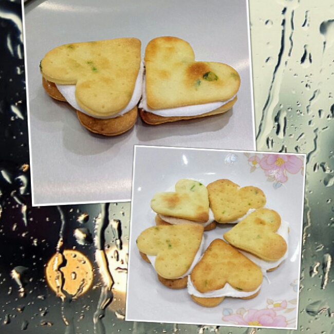 miko_喵星小玉丸儿做的smores 饼干夹烤棉花糖(微波炉版)