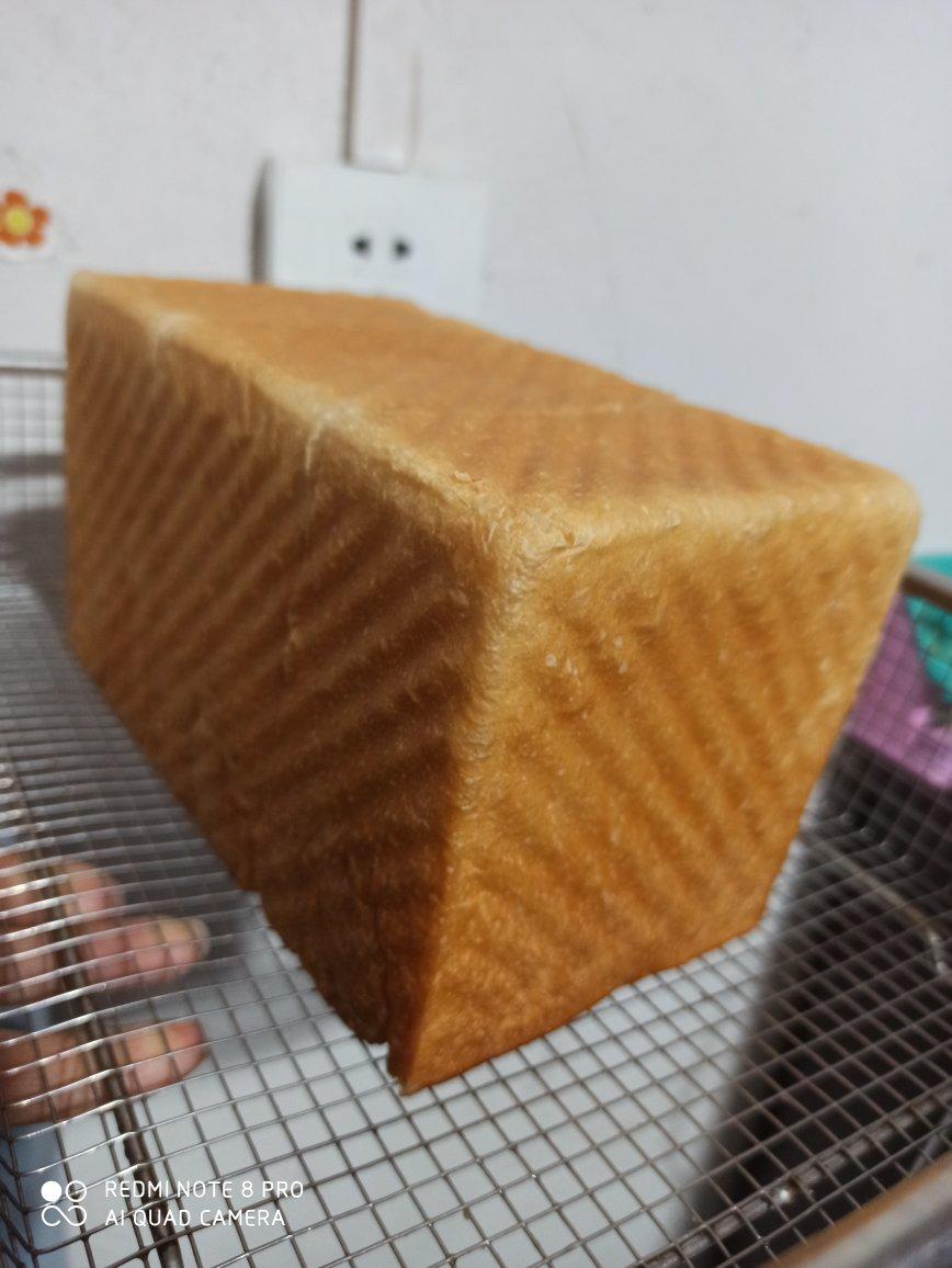 用烤箱自己做面包--手工牛奶吐司面包