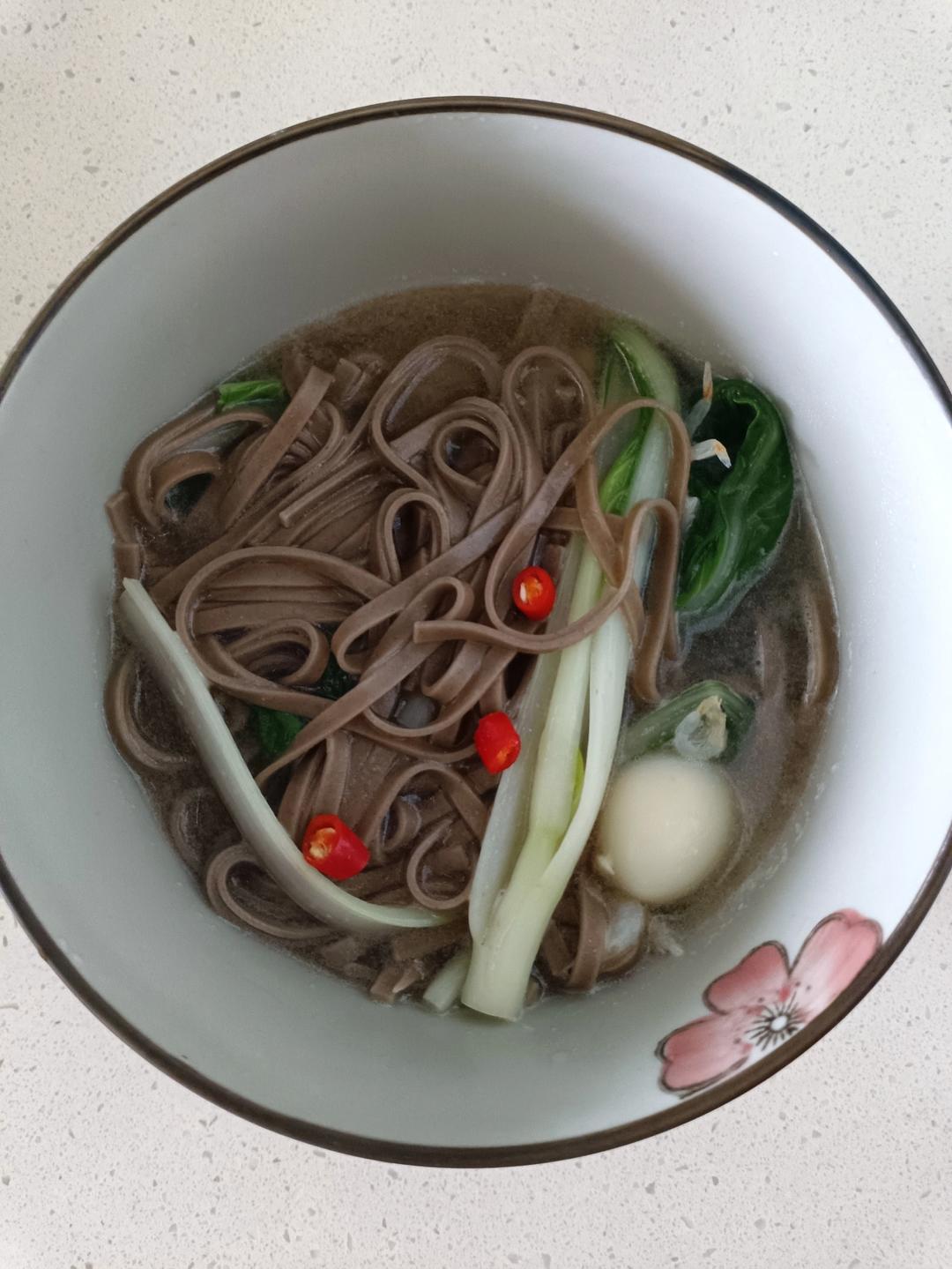 荷包鹌鹑蛋黑麦面