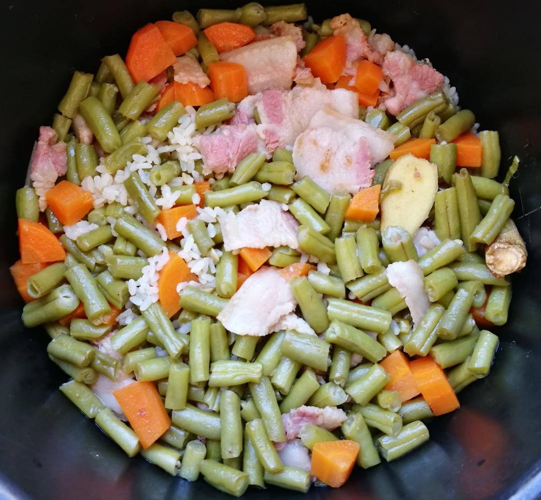 咸肉豆角焖饭