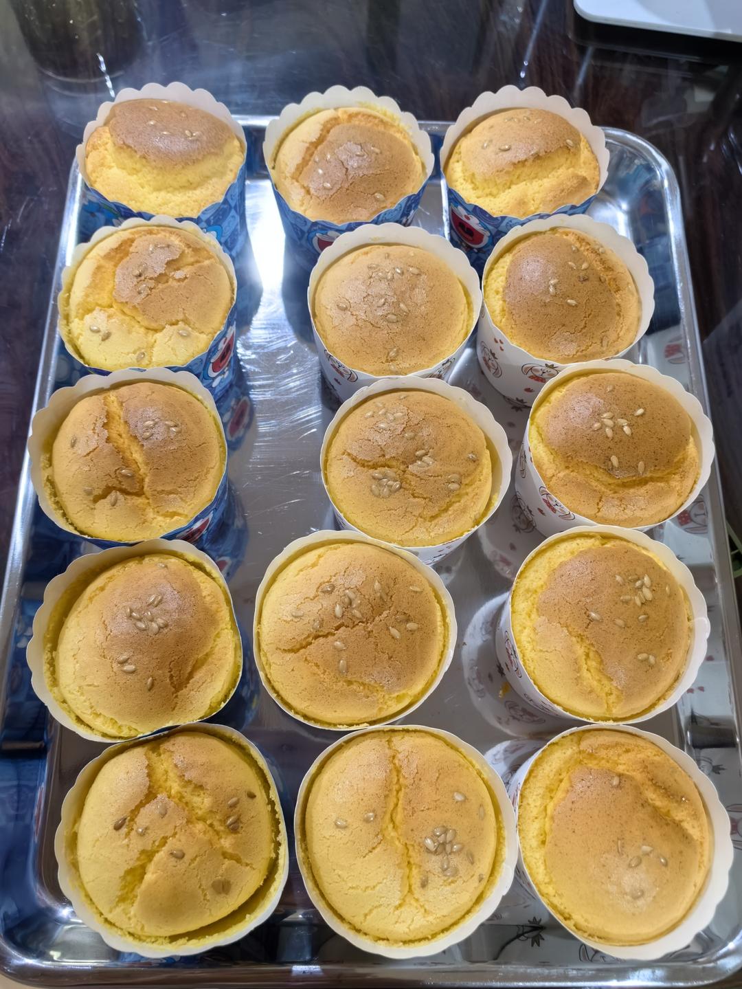 不开裂的海绵纸杯蛋糕（粘米粉版）