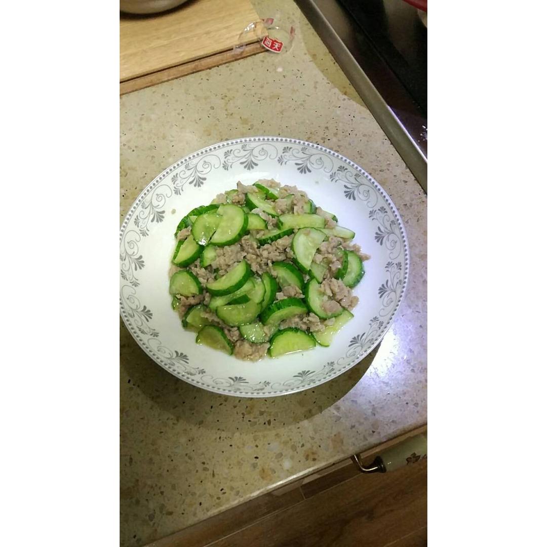 黄瓜炒肉片