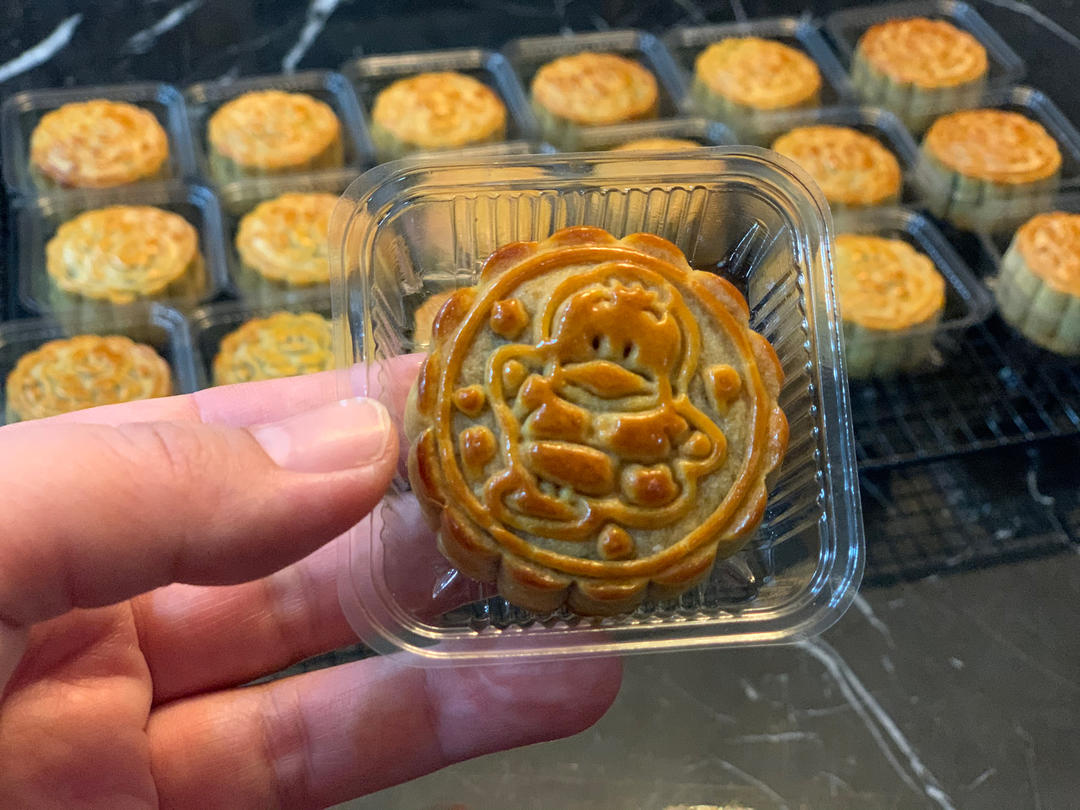 广式月饼—蛋黄冬翅月饼