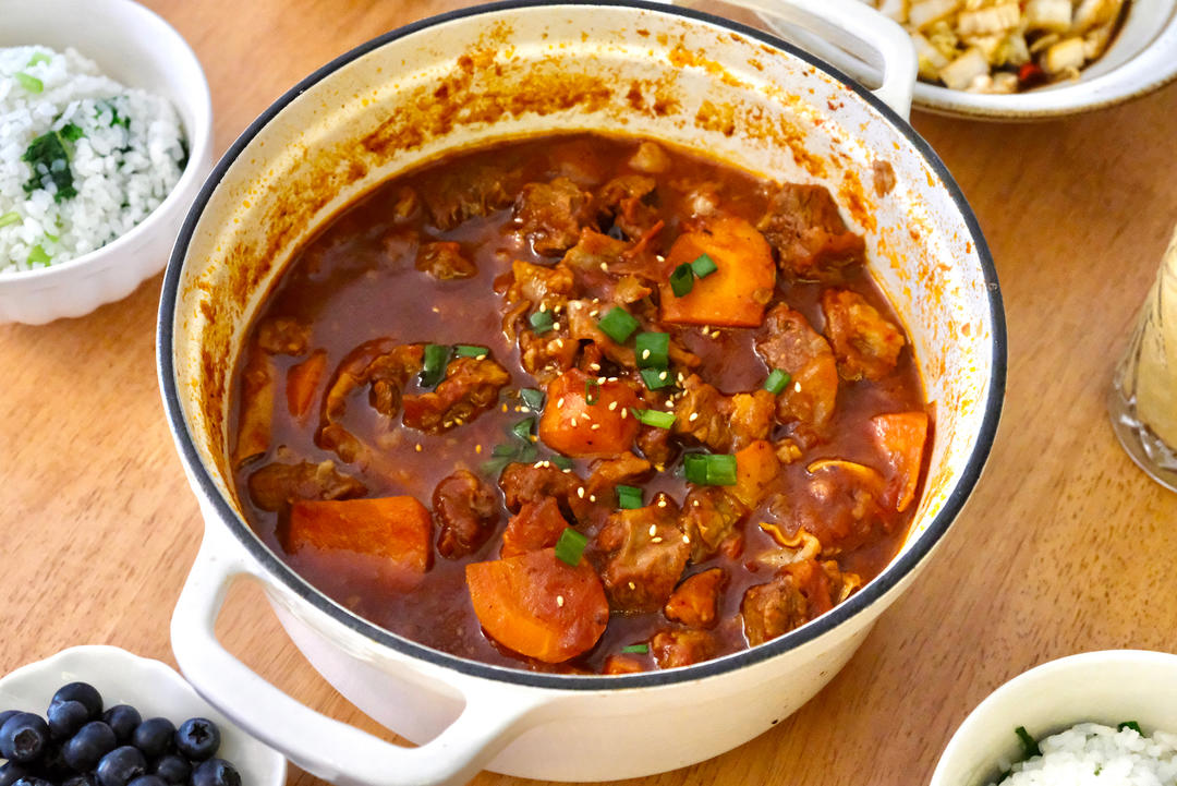 汤浓肉嫩的番茄牛腩，牛腩软烂秘法