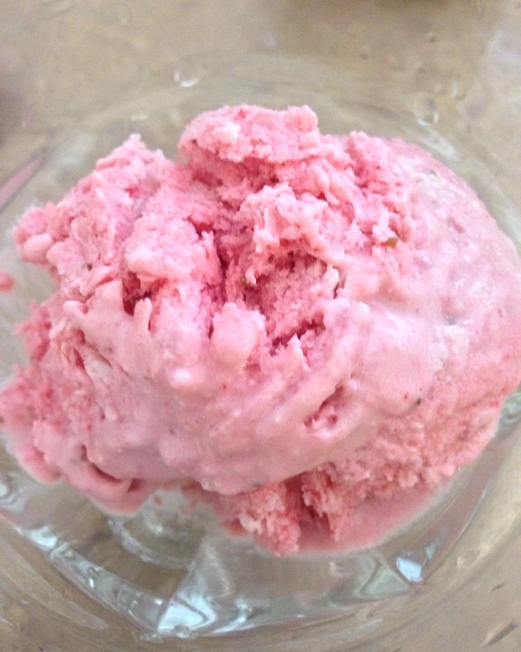 冻草莓芝士蛋糕（Berry Berry冰激凌）