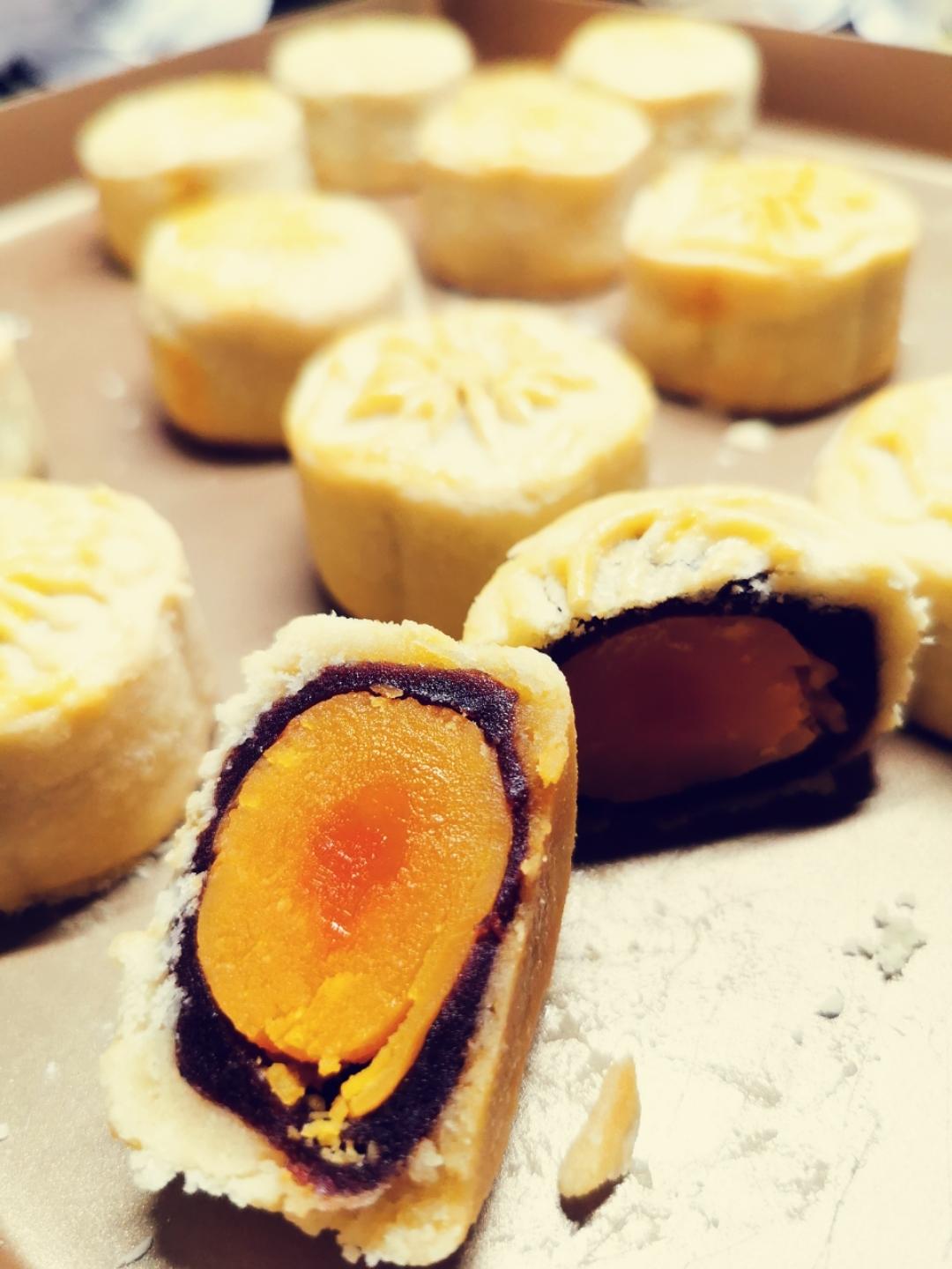 超酥软奶味十足 奶酥月饼