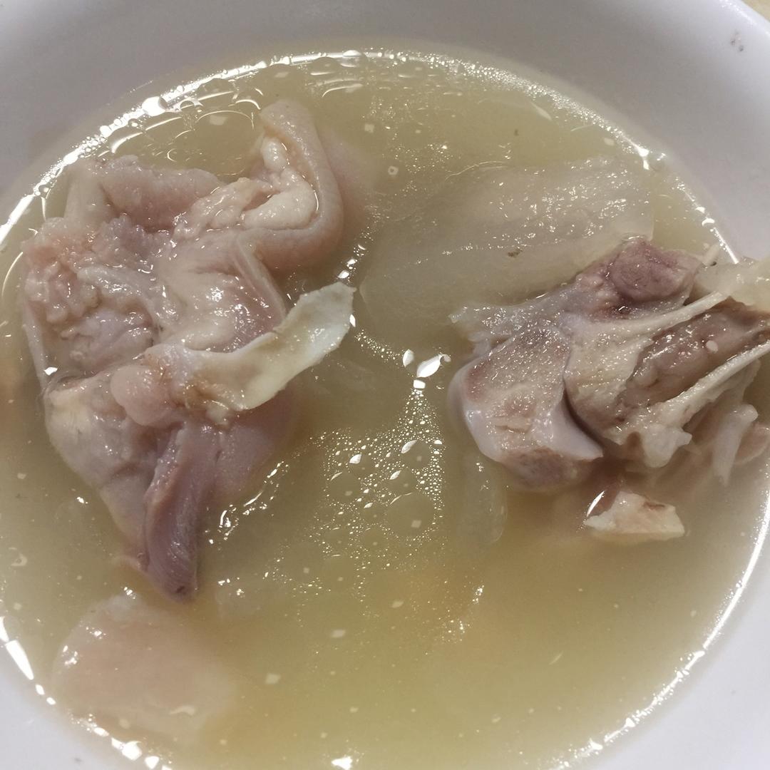 黄豆花生猪脚汤