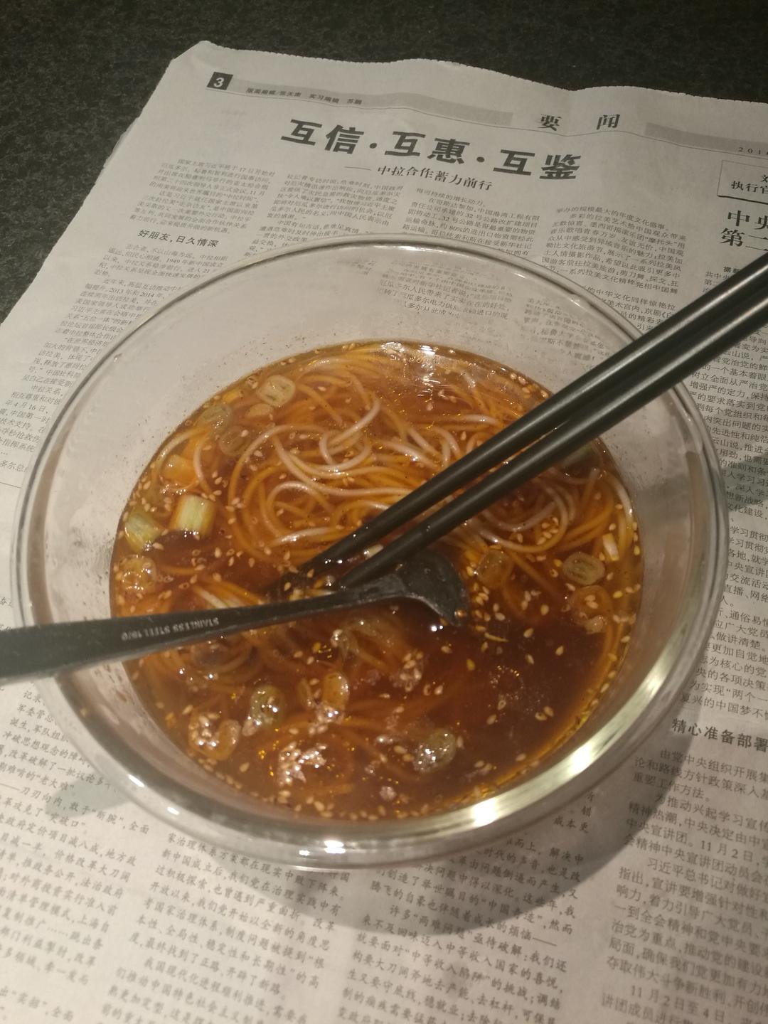 超级无敌美味懒人酸汤麻辣面（十分钟搞定色香味俱全）