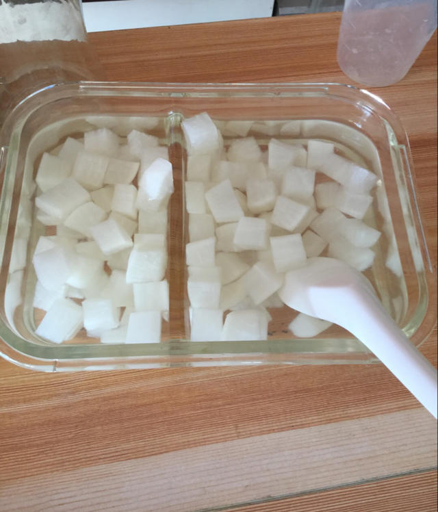 韩式炸鸡里腌萝卜的做法