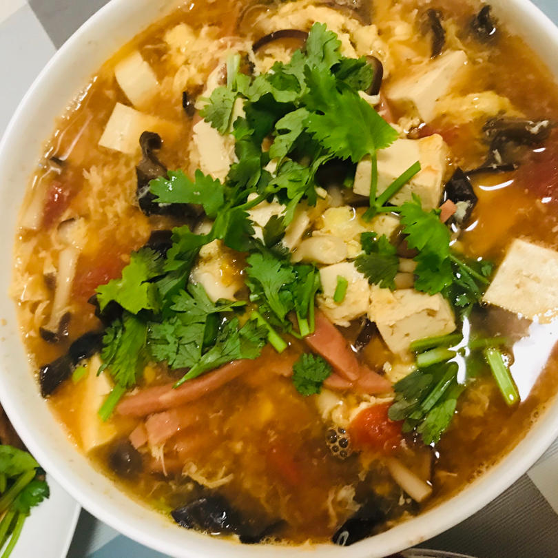 家常菜 十分钟搞定无敌开胃解腻的酸辣汤暖胃好喝 兔小东_做的十分钟