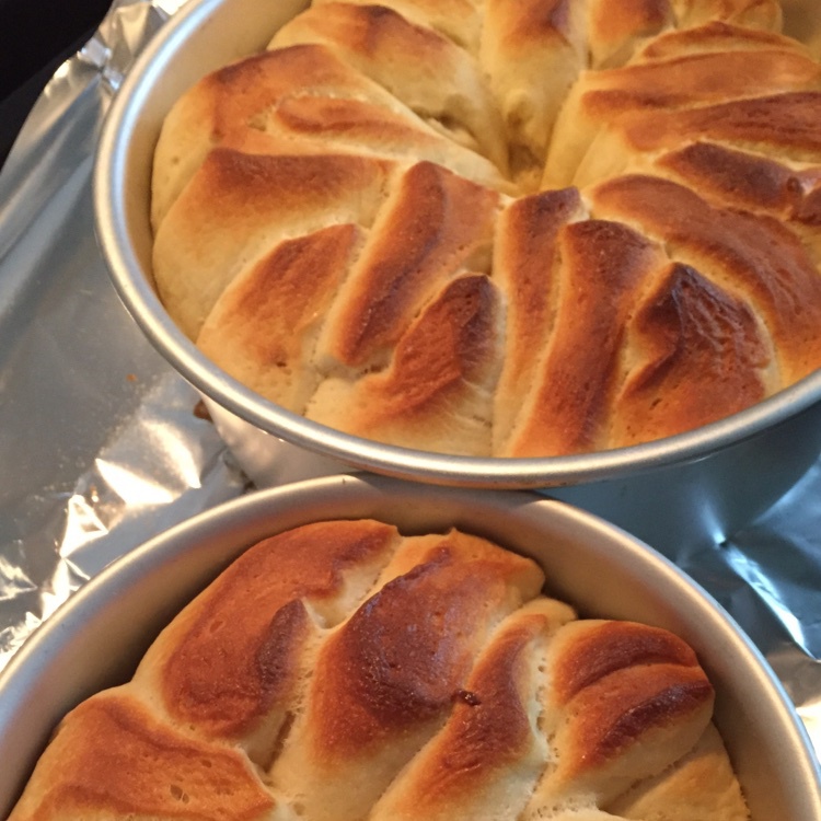 手撕香浓炼乳面包