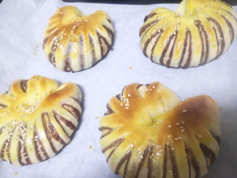 松软可口的红豆沙面包卷