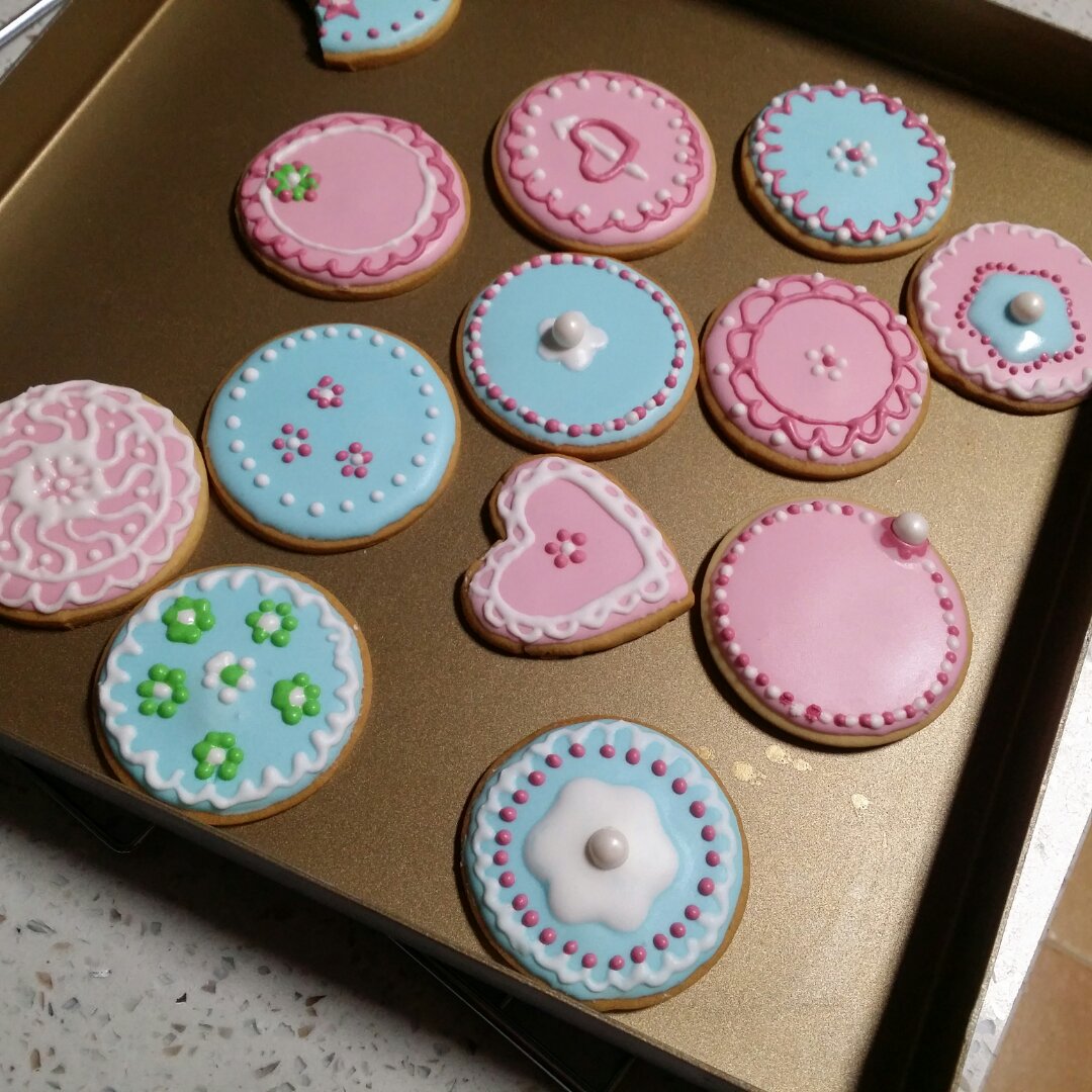 想要去旅行*^_^*做的卡通糖霜饼干