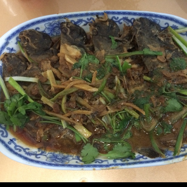 铁锅酱炖鱼