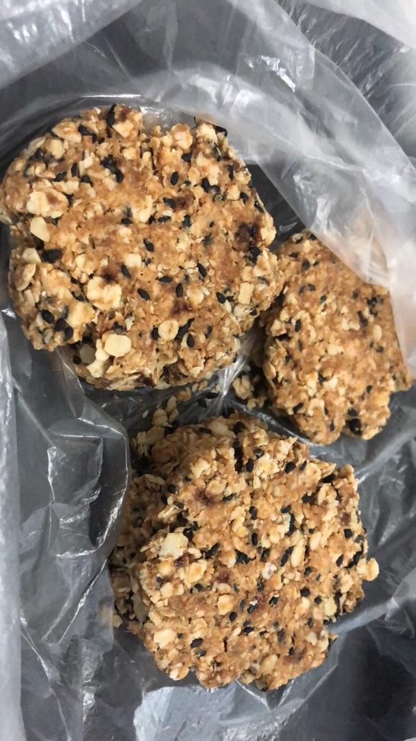 素食:有机燕麦芝麻大饼干