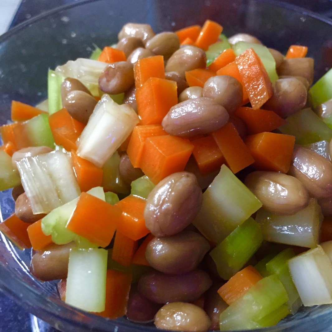 凉拌西芹花生胡萝卜