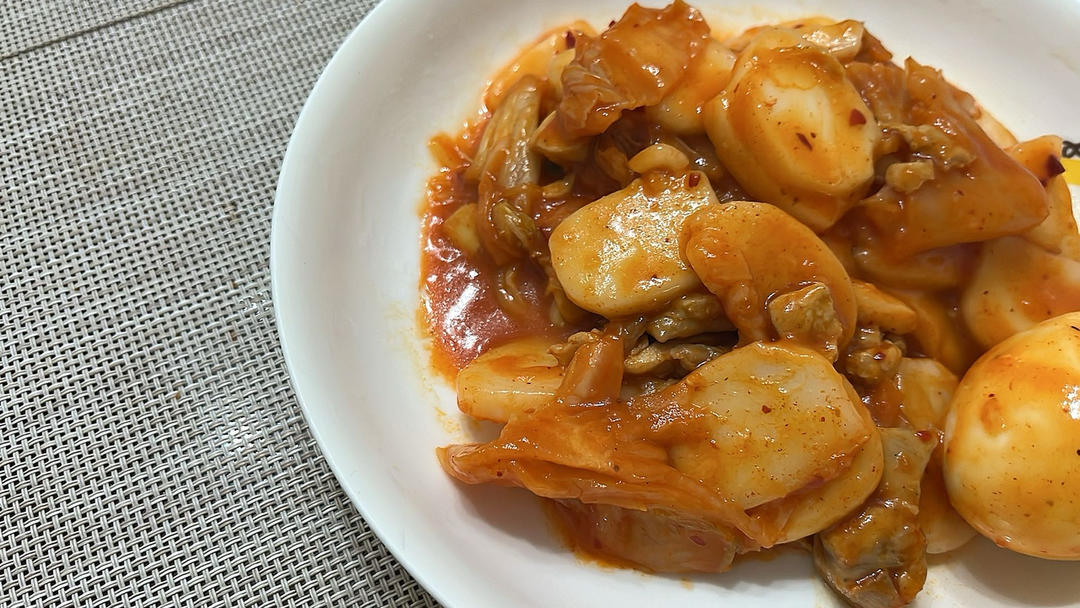 辣白菜炒年糕（超级简单）