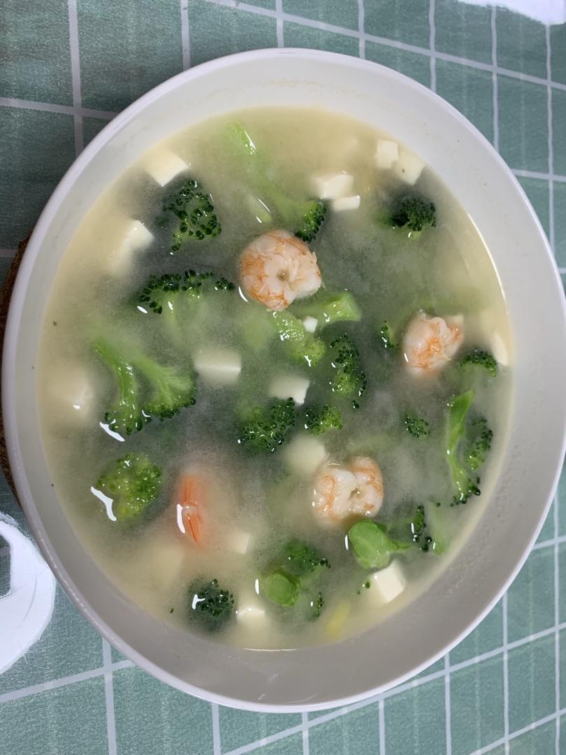 西兰花虾仁豆腐汤
