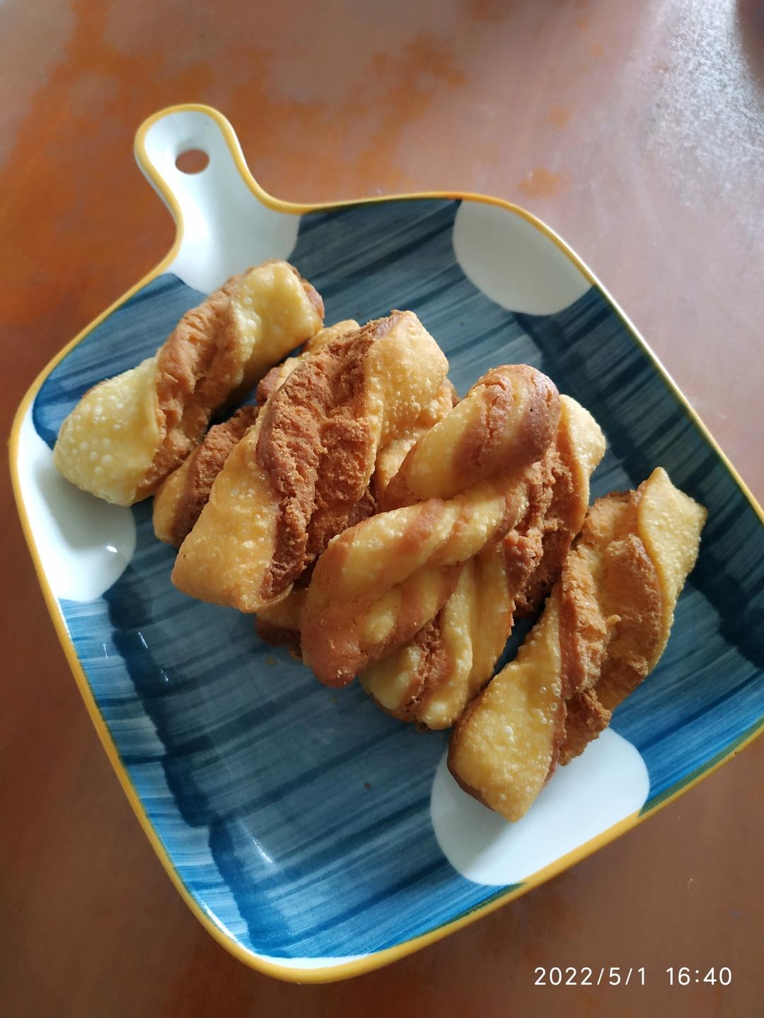 鸡蛋酥 快手小零食 只需几步在家轻松搞定小零食 香甜酥脆特别好吃 附细节视频详解