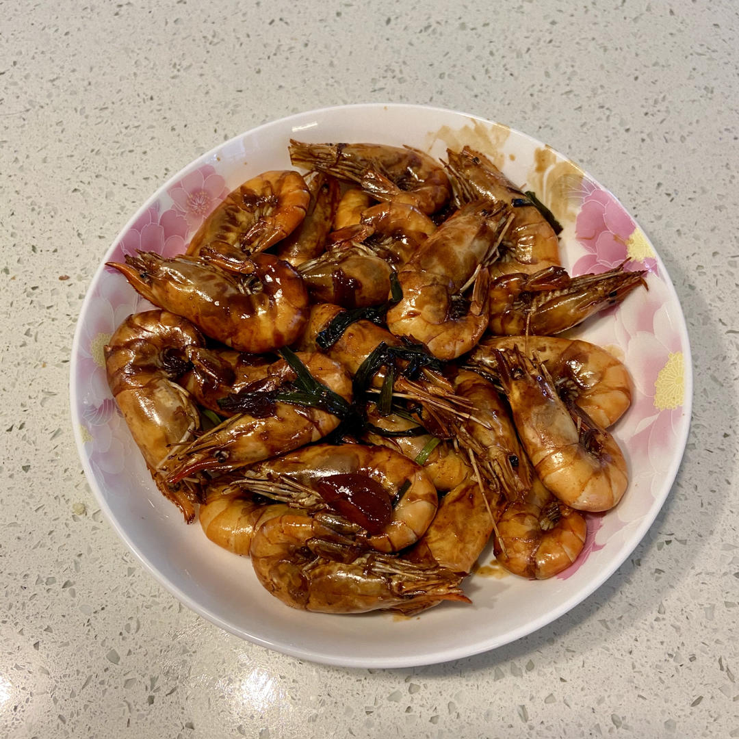 吃完还会继续舔手指的    快手油闷大虾