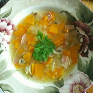 南瓜蔬菜湯的做法 步骤2