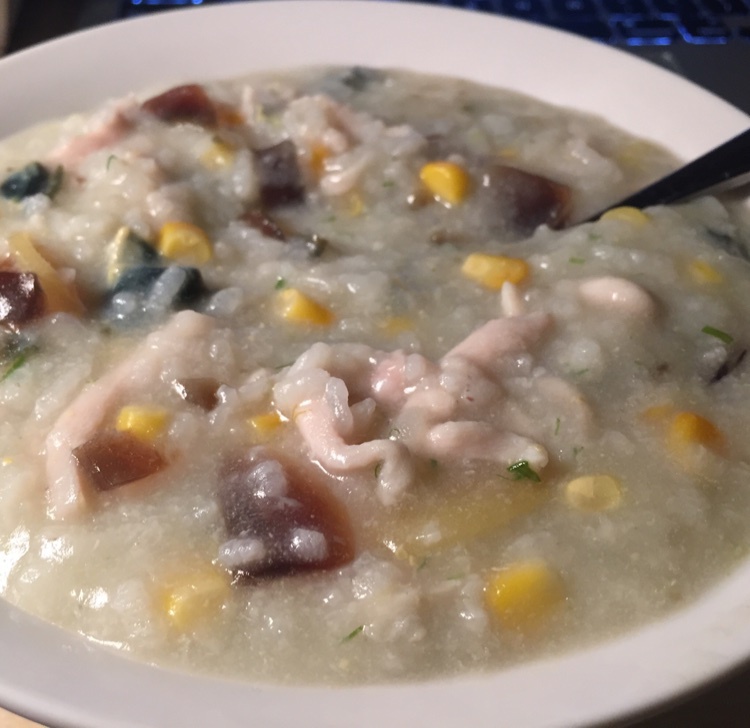 电饭煲版皮蛋瘦肉粥
