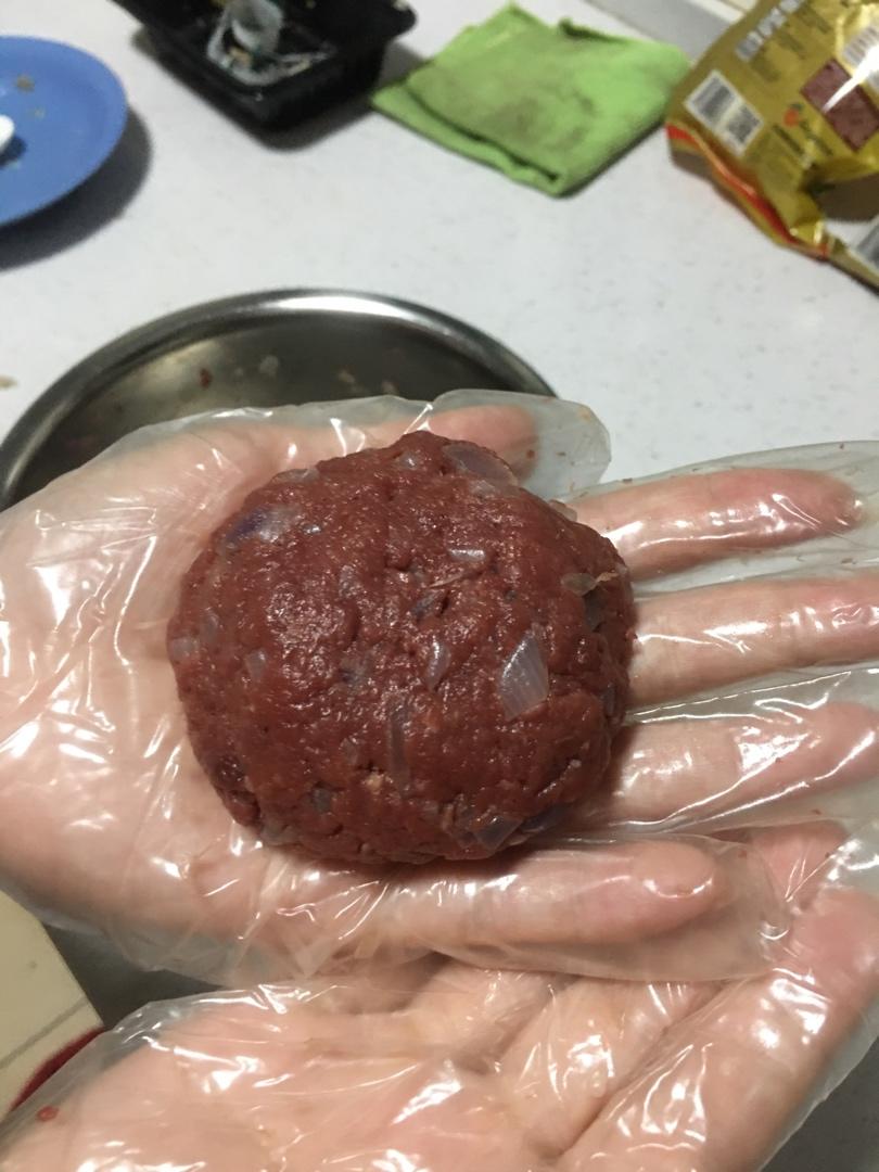 常备餐之好吃多汁的汉堡牛肉饼
