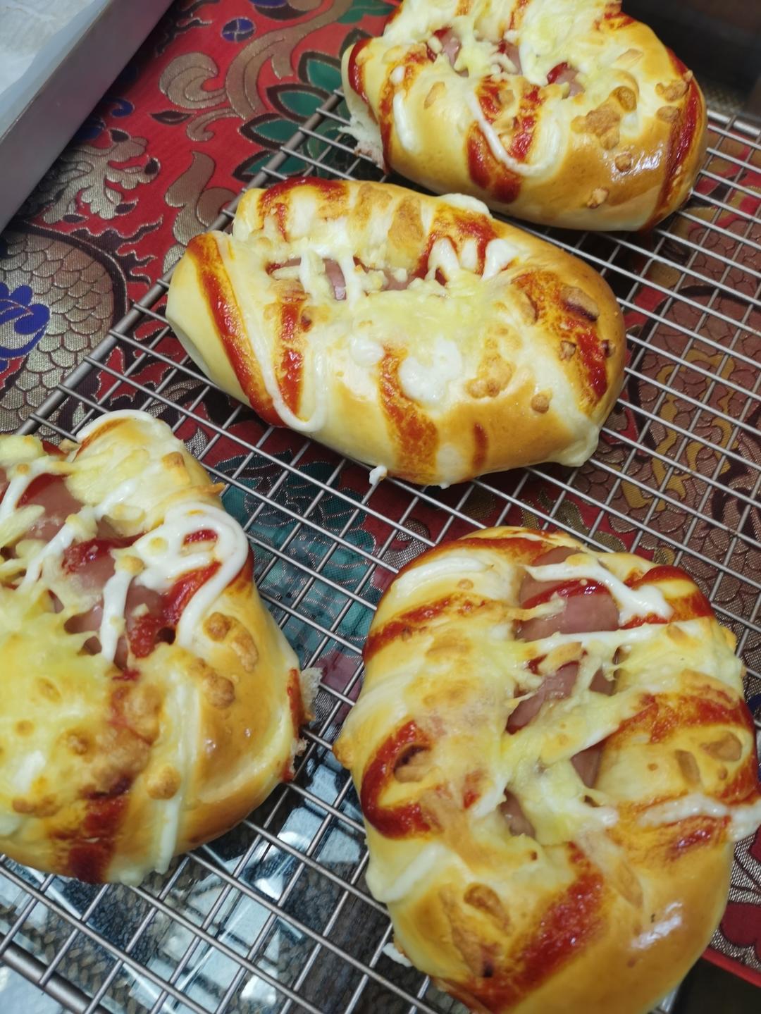 一个面团撑起一家店的台式面包—香肠面包