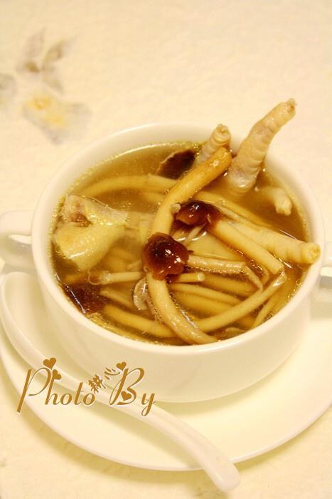 茶树菇炖鸡脚汤的做法