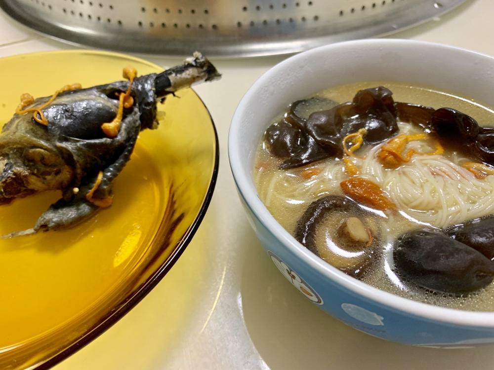 乌鸡汤浇面
