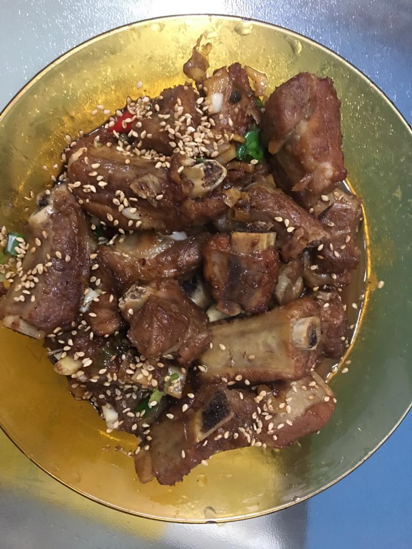 糖醋排骨的家常做法，色泽红亮，口感醇厚，好吃的停不下来