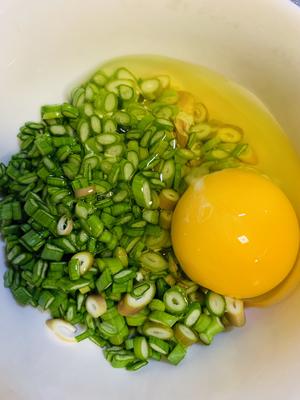 蒜苔尾巴炒蛋的做法 步骤3