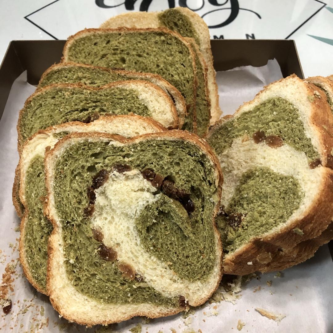 清香柔软的抹茶红豆吐司