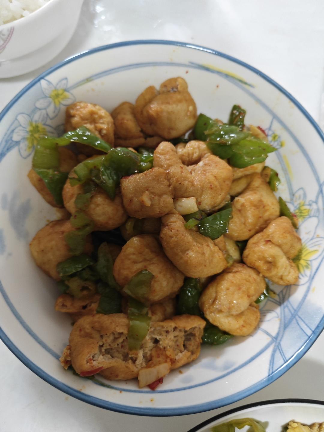 青椒油豆腐——这样做比肉还好吃的油豆腐