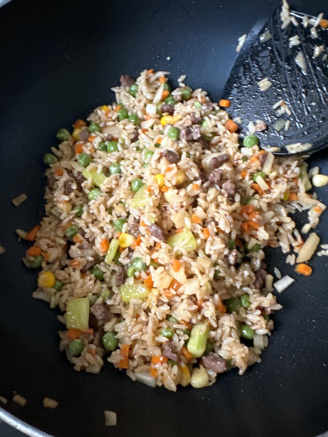 孩子最爱吃香喷喷的牛肉粒炒饭