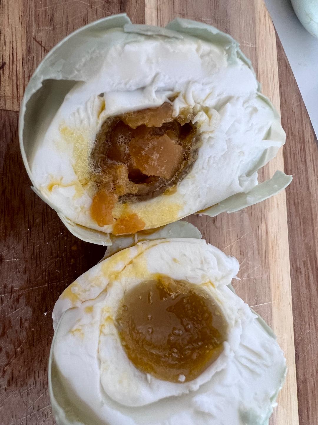 终于找到咸蛋滋啦滋啦流油的办法的做法