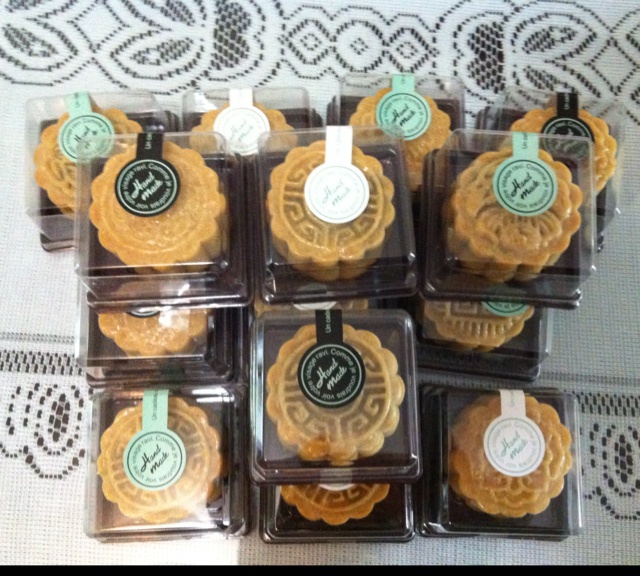 广式蛋黄莲蓉月饼