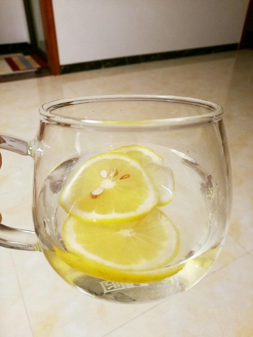 悟尔做的一杯柠檬水