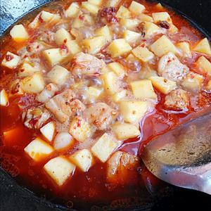 土豆红烧肉的做法 步骤9
