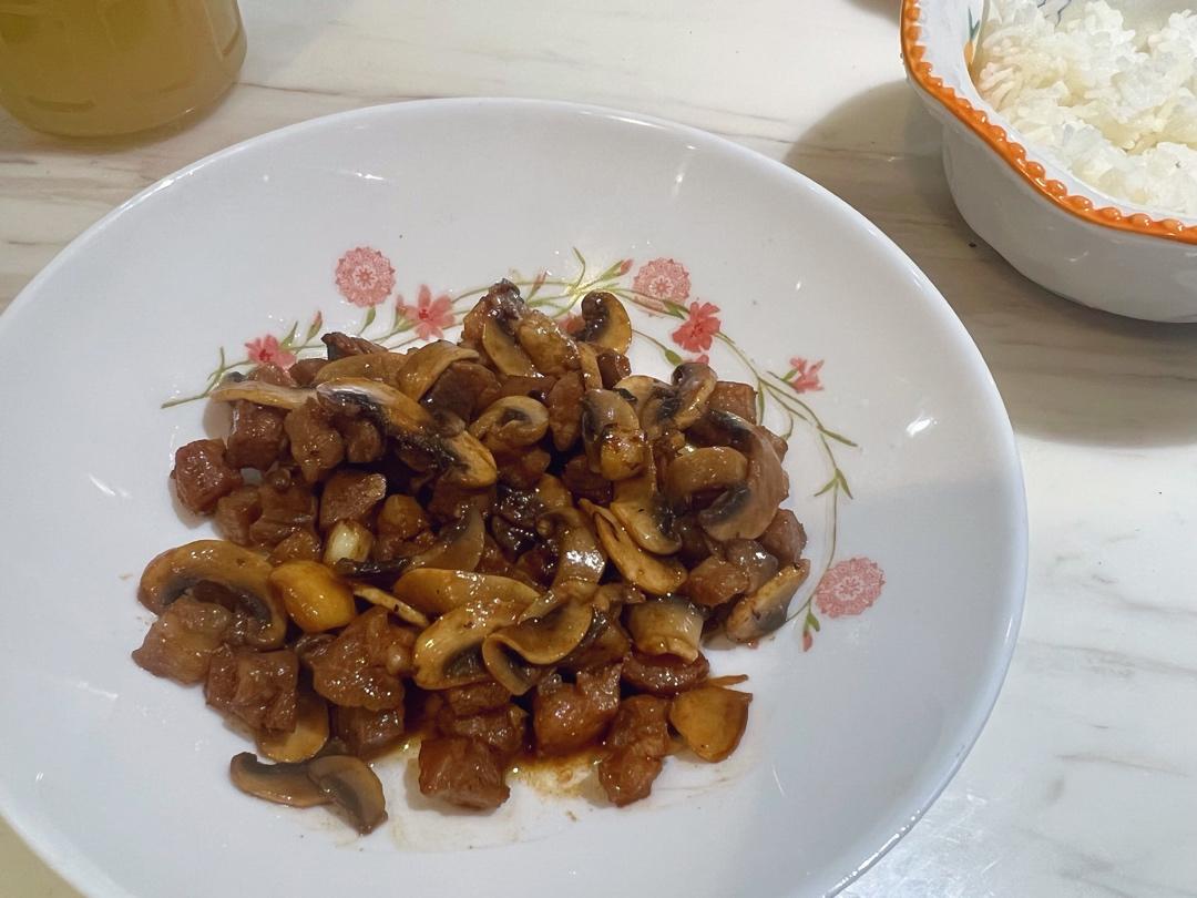 🤤香味浓郁：蒜香口蘑牛肉粒