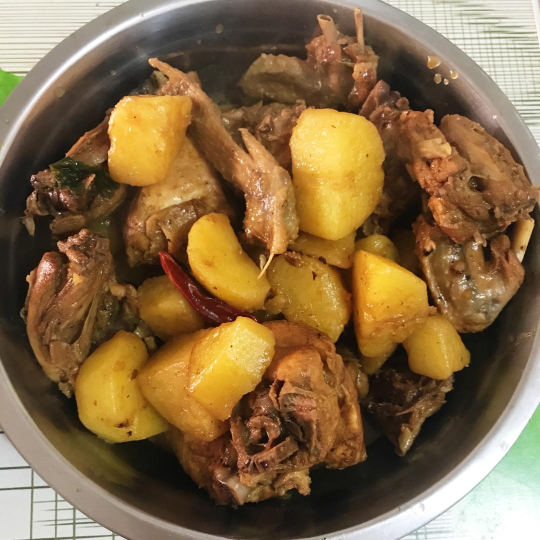 土豆炖鸡块