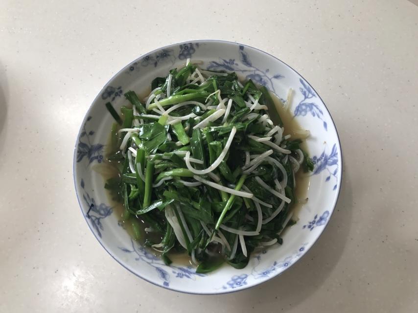 绿豆芽炒韭菜