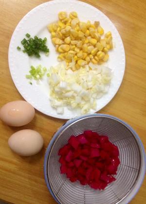 火龙果皮蛋炒饭（花青素大大的多）的做法 步骤1