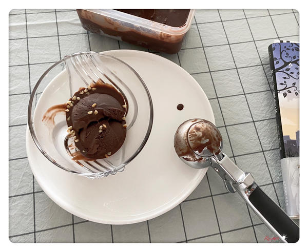 低脂低卡黑巧克力口味的纯手工意式冰淇淋 Gelato