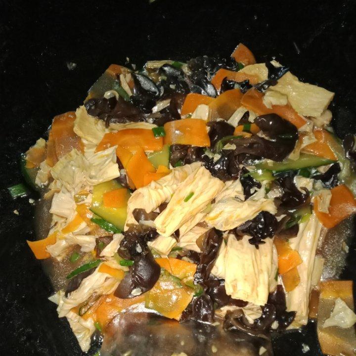 家常小炒木耳炒腐竹