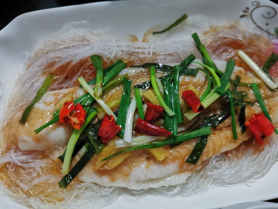 低脂鲜美清蒸金针菇龙利鱼