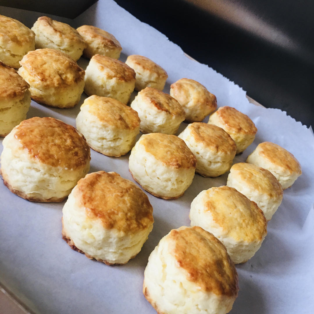 【视频】3分钟 奶油司康Scone(可能是世界上最快手的司康) 消耗淡奶油～