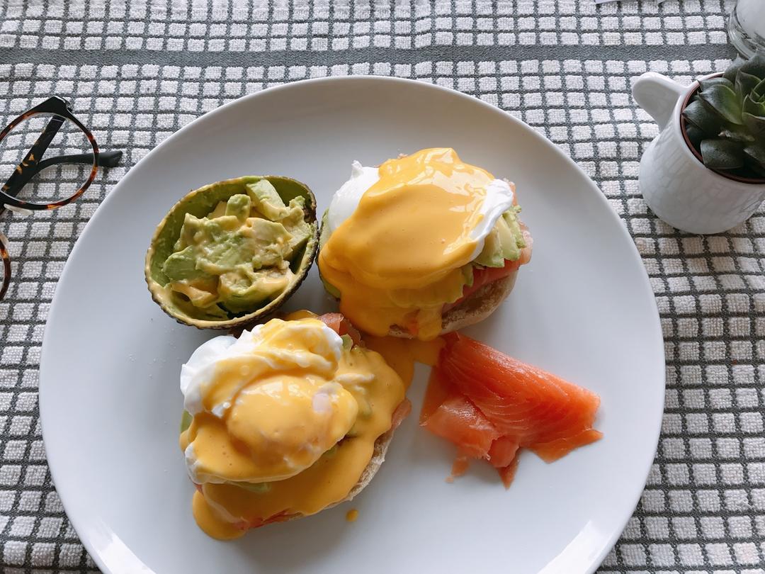班尼迪克蛋（牛油果培根版）