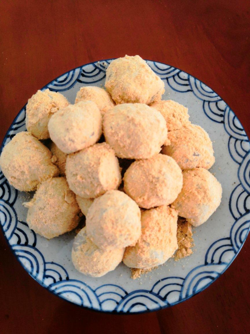 黄豆粉糍粑团