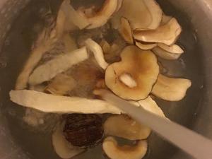 花胶螺片海底椰美肌乌鸡汤的做法 步骤3